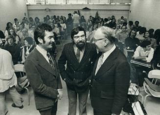 Ready to discuss foreign ownership of Canada's economy, three candidates meet in a classroom at the University of Toronto. From the left, Robert Kapla(...)