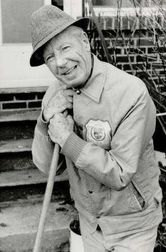 Seventy-seven years old, Gus Harris has just won his fourth term as mayor of Scarborough but he still rejects such trappings of power as a chauffeur-d(...)