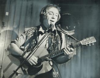 Offering relaxing sounds at the Riverboat coffee house until Saturday, Noel Harrison's checkered career has covered TV spy series, folk concerts, rock(...)