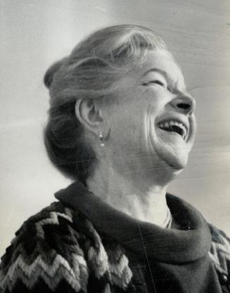 Theatre's first lady talks...When Helen Hayes, the great actress currently appearing in Toronto, is called ''The First Lady of the American Stage'' (a(...)