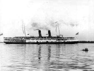 Steamer Cayuga leaving Toronto Bay