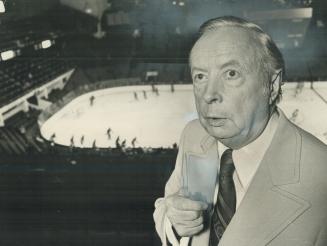 Foster Hewitt has broadcast more than 3,000 hockey games since he started in 1923