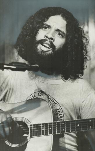 The 21-year-old singer-guitarist Dan Hill will be playing at the Riverboat in Yorkville for the next two weeks