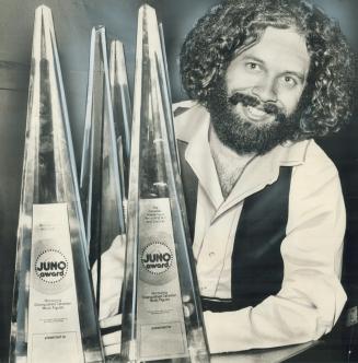 Happy with the awards he won at last night's recording industry Juno ceremonies, Toronto songwriter Dan Hill accepted with a shy smile and a brief tha(...)