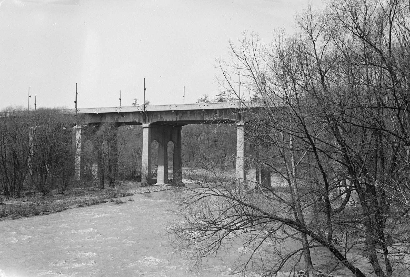 Dundas Street West, bridge over Humber River, looking north