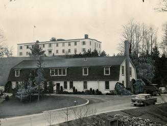 The station itself, only half an hour's drive from Toronto, is shown in this scene