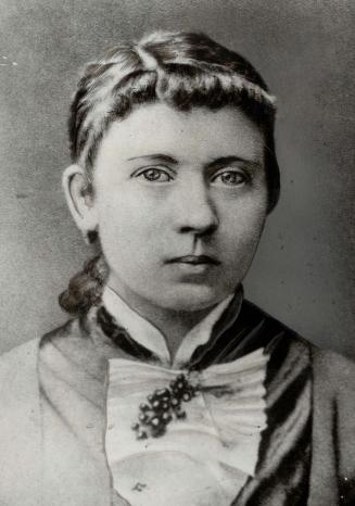His mother, Klara Polzi was 23 years younger than his father