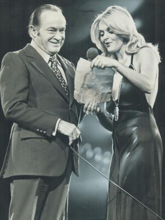 Bob hope was joined onstage at Maple Leaf Gardens last night by Patrician Price