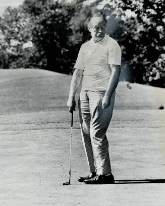 Hope fluffs putt: Comedian Bob Hope: a better-than-average golfer: found greens at Toronto club a bit demanding yesterday: but nonetheless finished with 52 for 11 holes that he played