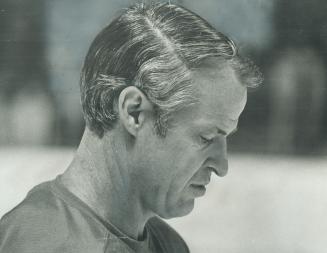 Playing days are over for Detroit Red Wings' 43-year-old Gordie Howe after 25 years of stardom in the National Hockey League. At a press conference Th(...)