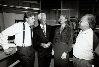 Art Hindle: Howe: Sara Botsford: Jonathan Welsh