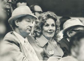 Savoring a slaughter - Buffalo Sabres' general manager Punch Imlach and wife Dodo seem as if they don't know quite what to make of Sabres' awesome dis(...)