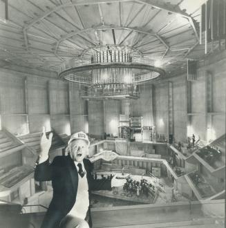 Hall of a time, Elmer Iseler, director of the Mendelsshon Choir, a principal fen ant of New Massey Hall, celebrates kick-off of New Massey Hall Month (...)