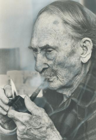 Ninety-five today, internationally known naturalist Roy Ivor of Streetsville has cared for birds for 50 years in his sanctuary but now he says he's ne(...)