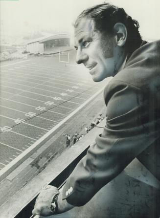 View from the top, Russ Jackson, coach of Argos starting next January, surveys CNE Stadium before game between Argos and B.C. Lions. Jackson performed(...)