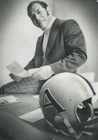 Toronto Argonaut coach Russ Jackson, is a nice guy with beautiful teeth but he is not a football coach, reader charges