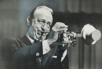 Trumpeter Harry James last night made a triumphant return to Toronto in the packed Centennial Ballroom of the Inn-on-the-Park. Star staff writer Frank(...)