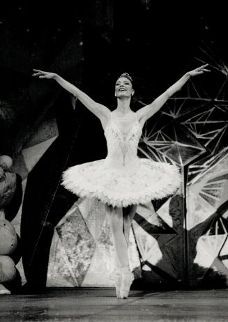 Kain in Christmas ballet. Karen Kain makes a welcome return in the role of Snow Queen or Sugar Plum Fairy in the National Ballet of Canada's productio(...)