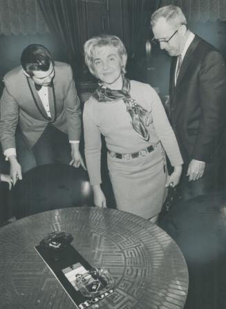 Alvin Karpis, the former U.S. Public Enemy No. 1, was in Toronto yesterday when he read about Mrs. Alfreda Gryn in The Star's Help Wanted column. She (...)