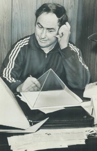 If Pyramid power works, Maple Leafs' coach Red Kelly and his team may perform another Miracle at Gardens tonight in a do-or-die game with Philadelphia