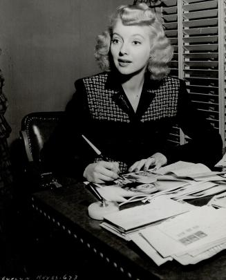 Evelyn Keyes who is appearing in Columbia's The Jolson Story