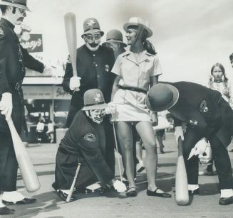 Cutie and the Keystone Kops. The Keystone Kops pull their own brand of investigation on Gloria Chuli, 16-they wanted to check the lengh of her miniski(...)