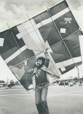 Getting a lift from designing his own kite at invitation of Harborfront art diretor ANita Aarons, artist Harold Klunder wrestles with his bright creat(...)