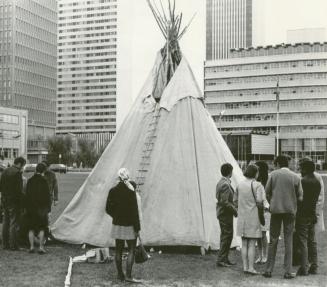 Crees camp in Edmonton Square