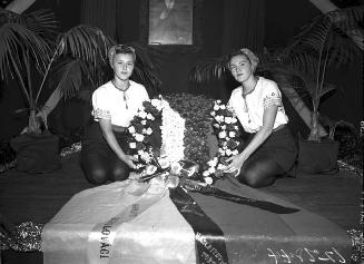 Czech women with wreath for Benes [Decrees]