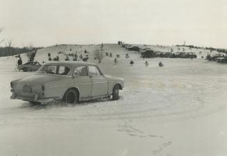 The family sedan, old or new, can be entered in a special set of ice races to be run tomorrow at Copetown Holiday Park, near Hamilton. The races, held(...)