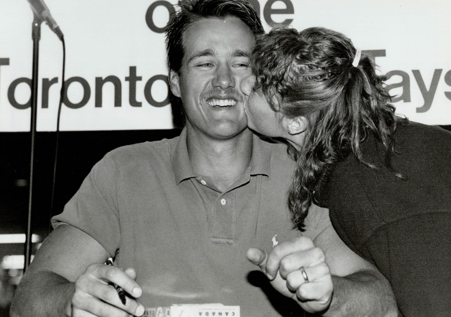 Jay fanatics: Rina Farace, left, is thrilled after meeting Blue Jays Pat  Borders at a Mississauga mall, while the catcher is all smiles after a kiss  from Michelle Lavingne – All Items –