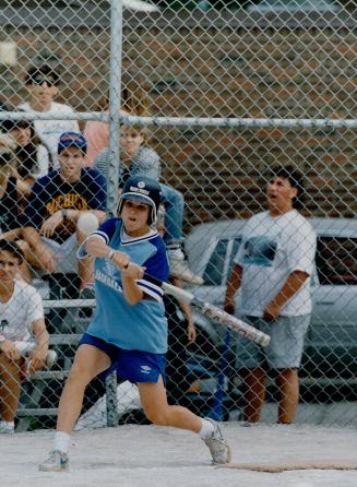 All the cheering from her mom, Lil Fox, didn't help young Allyson on this at-bat, she popped out