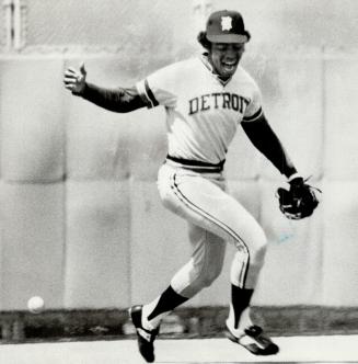 Nearly had it. Al Greene of Detroit Tigers tried for a shoestring catch while playing leftfield against BLue Jays yesterday at Exhibition Stadium. but(...)