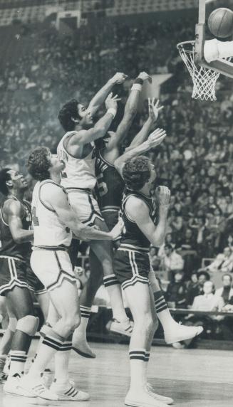 A forest of hands reaches up for a possible rebound during National Basketball Association game between Buffalo Braves and New Orleans Jazz at the Gar(...)