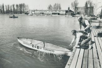 A cement boat that floats. A cement canoe, manufactured as a class project by University of Toronto civil engineering studetns, was launched today by (...)