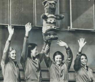 Wave Canada's triumphant 4x100-metre freestyle relay team of (left to right) Wendy Quirk, Gail Amundrud, Sue Sloan and Carol Klimpel wave to the crowd(...)