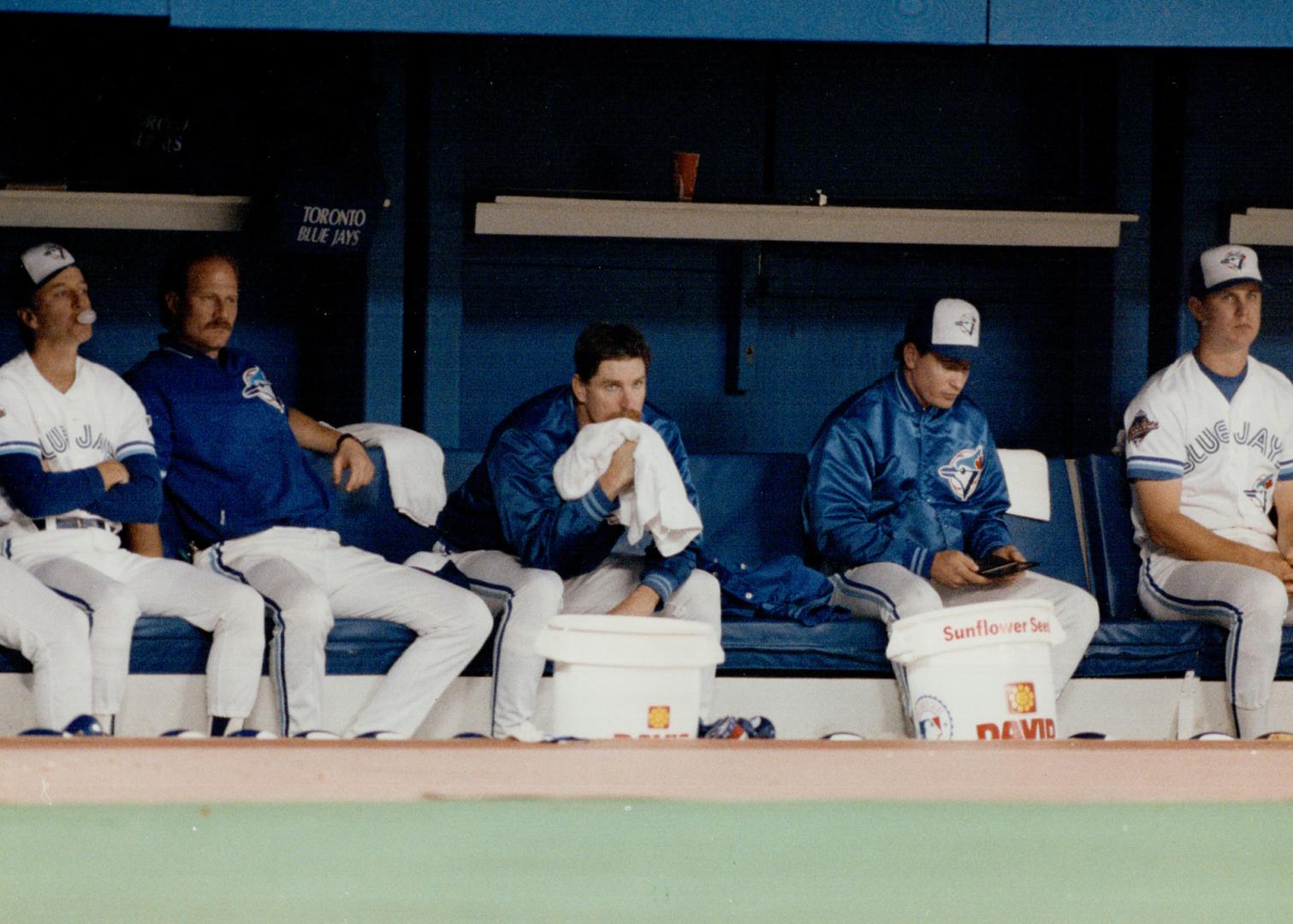 Blue night for jays: Starter Jack Morris, centre, and the rest of the Toronto Blue Jays bench had little to cheer about as Atlanta rose up for a big 7-2 win