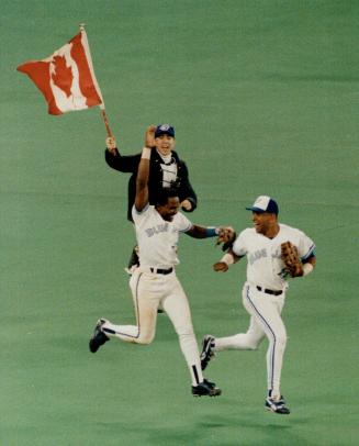Jubilant Pat Borders leaps into arms of Tom Henke as John Olerud rushes to  join in – All Items – Digital Archive : Toronto Public Library