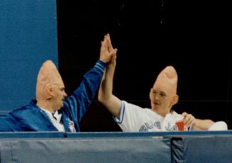 Coneheads Duane Ward and Mike Timlin get into game from bullpen