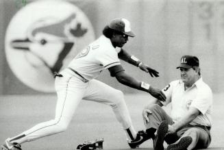 Then, as these pictures by Star photographer Tony Bock show, Blue Jays' right fielder Jesse Barfield was seized by a playfull mood and swiftly made a mock attack on the ump