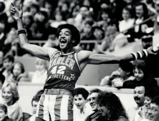 Senior showman on the Harlem Globetrotters is Twiggy Sanders, who showed his style at Maple Leaf Gardens