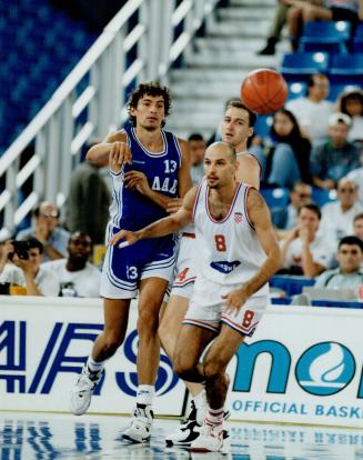Paragiotis Fassoulas (13 blue) Greece, Vladar Alarovic (8 white) Croatia, Dino Radja (14 white) Croatia