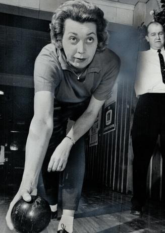 Bowling Queen Jean Andrews. ANother strike coming up for star