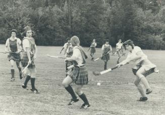 Breaking through a packed defence