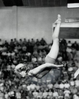 Gold Medal Performance is put on by Sue Gossick of United States in diving competition from 3-metre board at Pan-Am pool in Winnipeg. Canada's Kathy M(...)