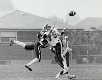 Football action. Thompson Collegiate got thumped 42-7 by macdonald Collegiate in last Friday's quarter-finals in the Scarborough Senior A high school (...)