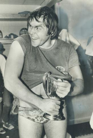 Half a cup's better. During dressing-room hijinks after his team's 20-13 victory over Montreal Alouettes, Edmonton Eskimo centre Ted Milian tries to h(...)