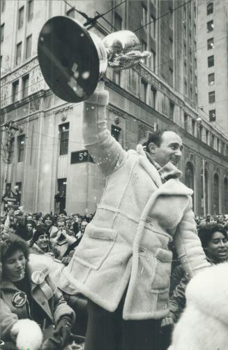 Bob O'Billovich hoists Grey Cup high during parade up Bay St