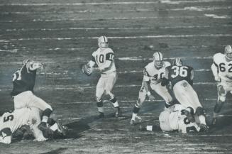 Story of 1963 Grey Cup--Bernie Faloney had all the time in the world to pass
