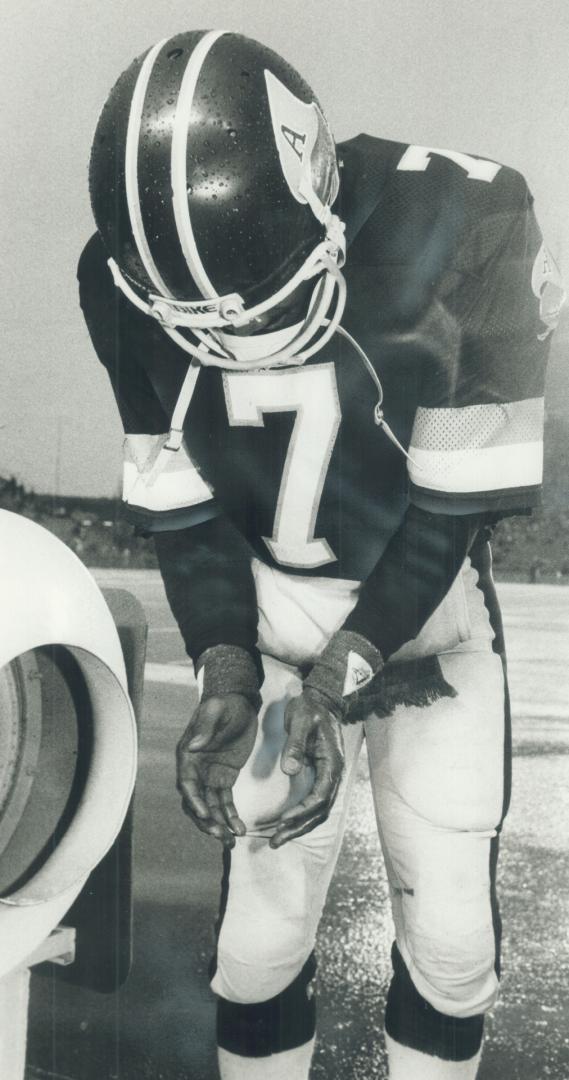 Argo QB Condredge Holloway keeps his hands warm